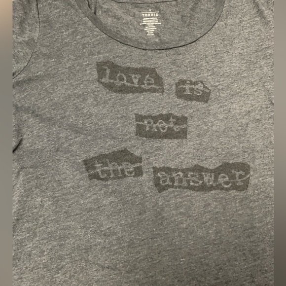 Torrid 3 T-Shirt ''Love Is Not The Answer '' Crossed Out Short Sleeve Size 3xl - Picture 5 of 6